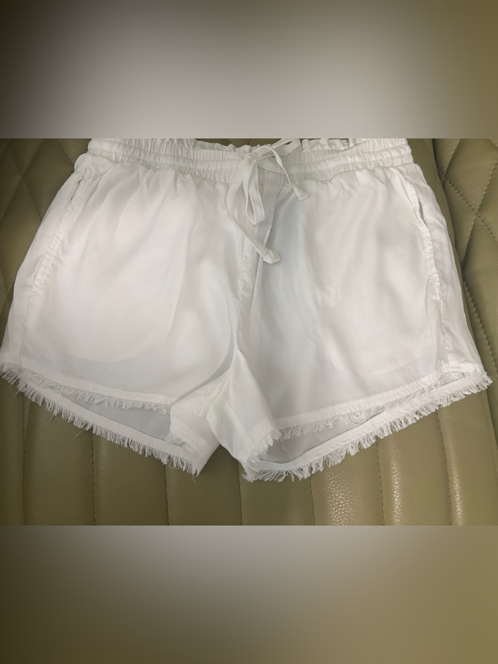 cloth & stone White Drawstring Fringe Hem Shorts Size S  - waist 15” Length 12”